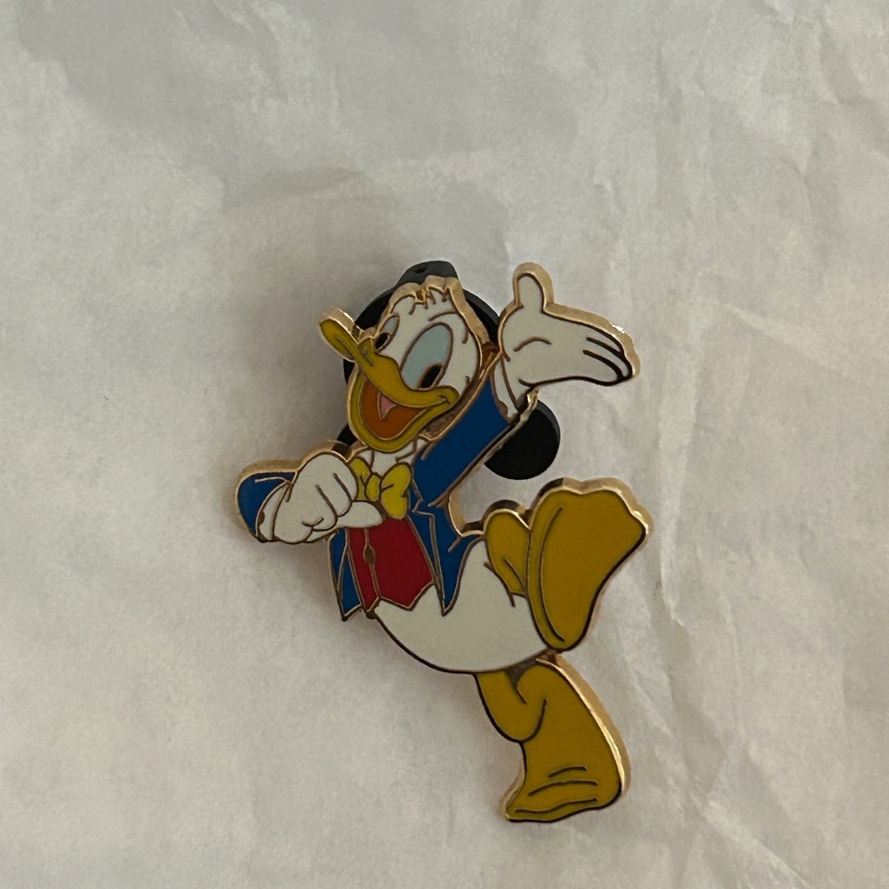 Walt Disney World Vintage Donald Duck Happiest Celebration on Earth Trading‎ Pin